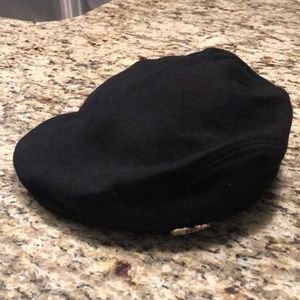 Allyance Black news boy cap.